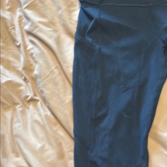 lululemon athletica Navy Capri Leggings Size 4 - Picture 2 of 4
